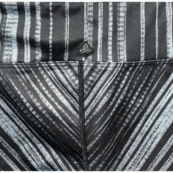 Prana Women's Athletic Leggings Diagonal Striped Size Medium Gray Black - Picture 9 of 9